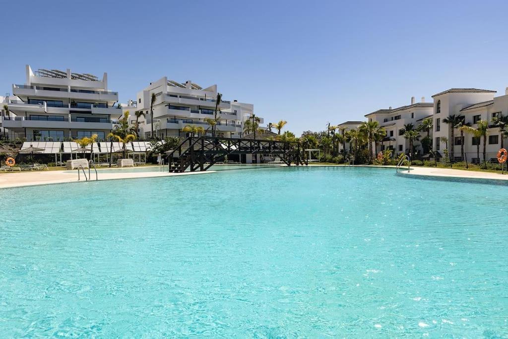 2 Bedroom Ground Floor @ Hills! Appartement
